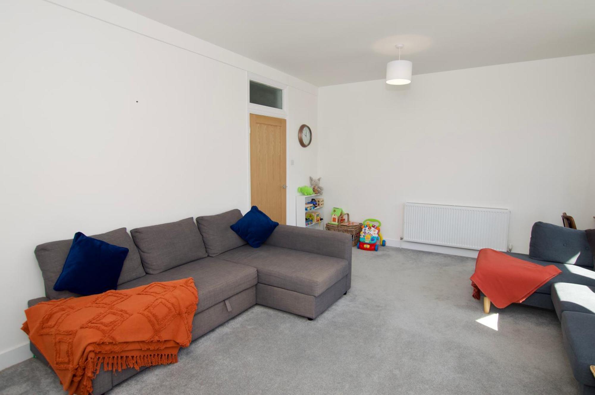 Beautiful Large 3-Bed Coastal Flat With Parking. Lägenhet Frinton-on-Sea Exteriör bild